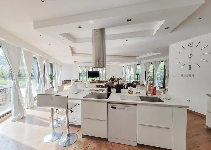 Villa Maison 12 Personnes, Vendée Et Puy Du Fou Treize-Septiers